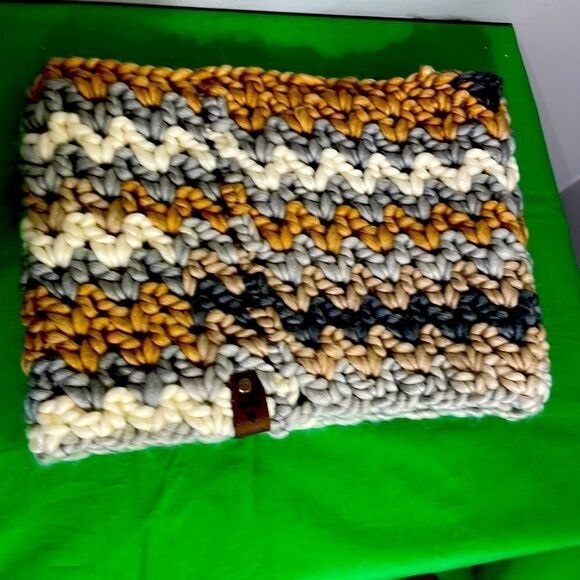 NEW Handmade crochet Cowl Neck Scarf chunky scarf - Picture 1 of 5